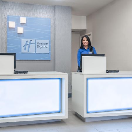 Holiday Inn Express Hotel & Suites Ames By Ihg Exterior foto