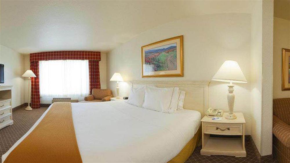 Holiday Inn Express Hotel & Suites Ames By Ihg Exterior foto