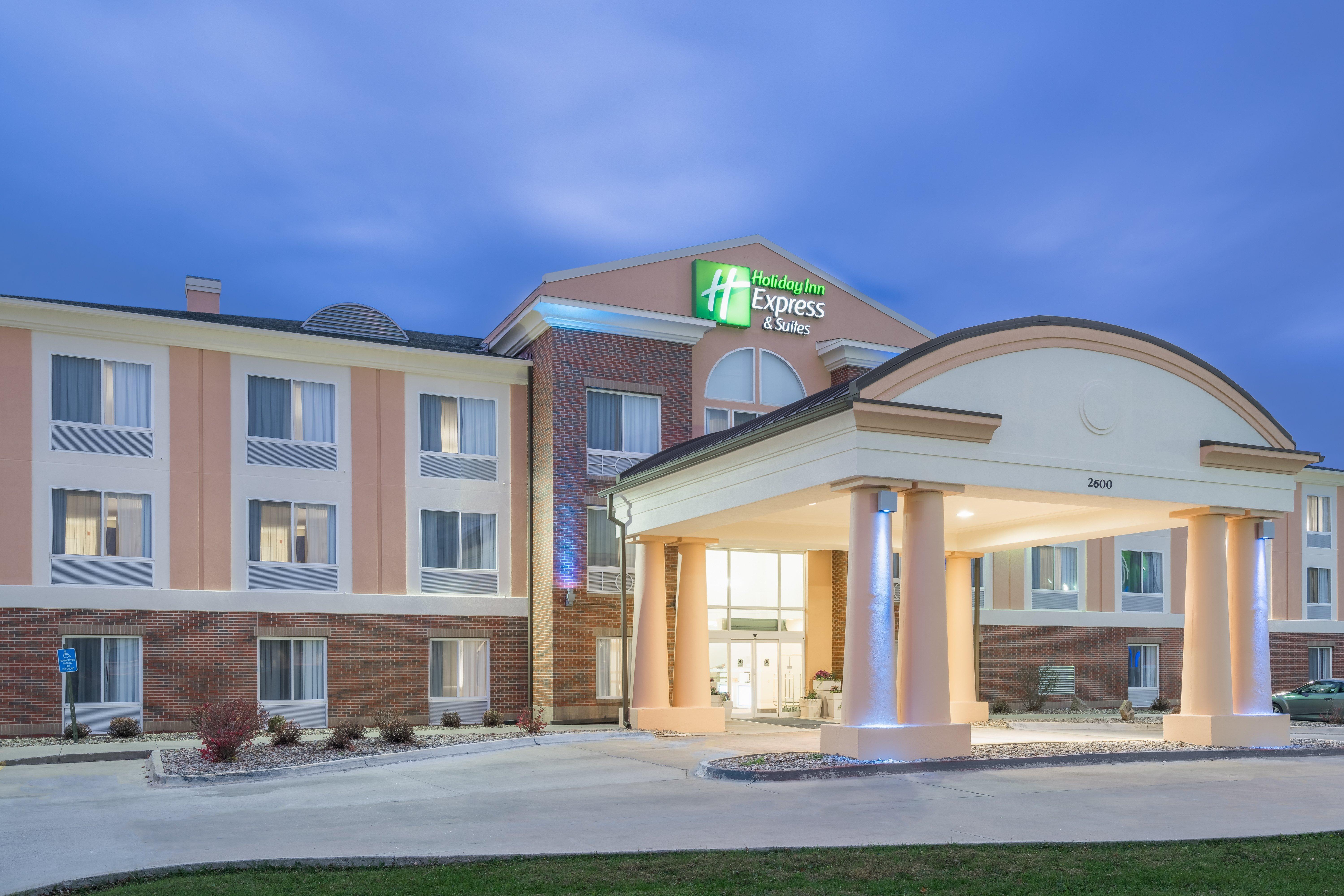 Holiday Inn Express Hotel & Suites Ames By Ihg Exterior foto